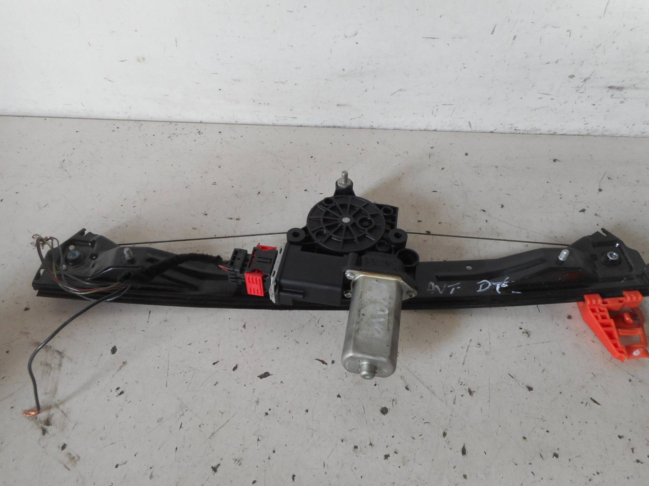 Alzacristallo elettr. porta ant. dx.